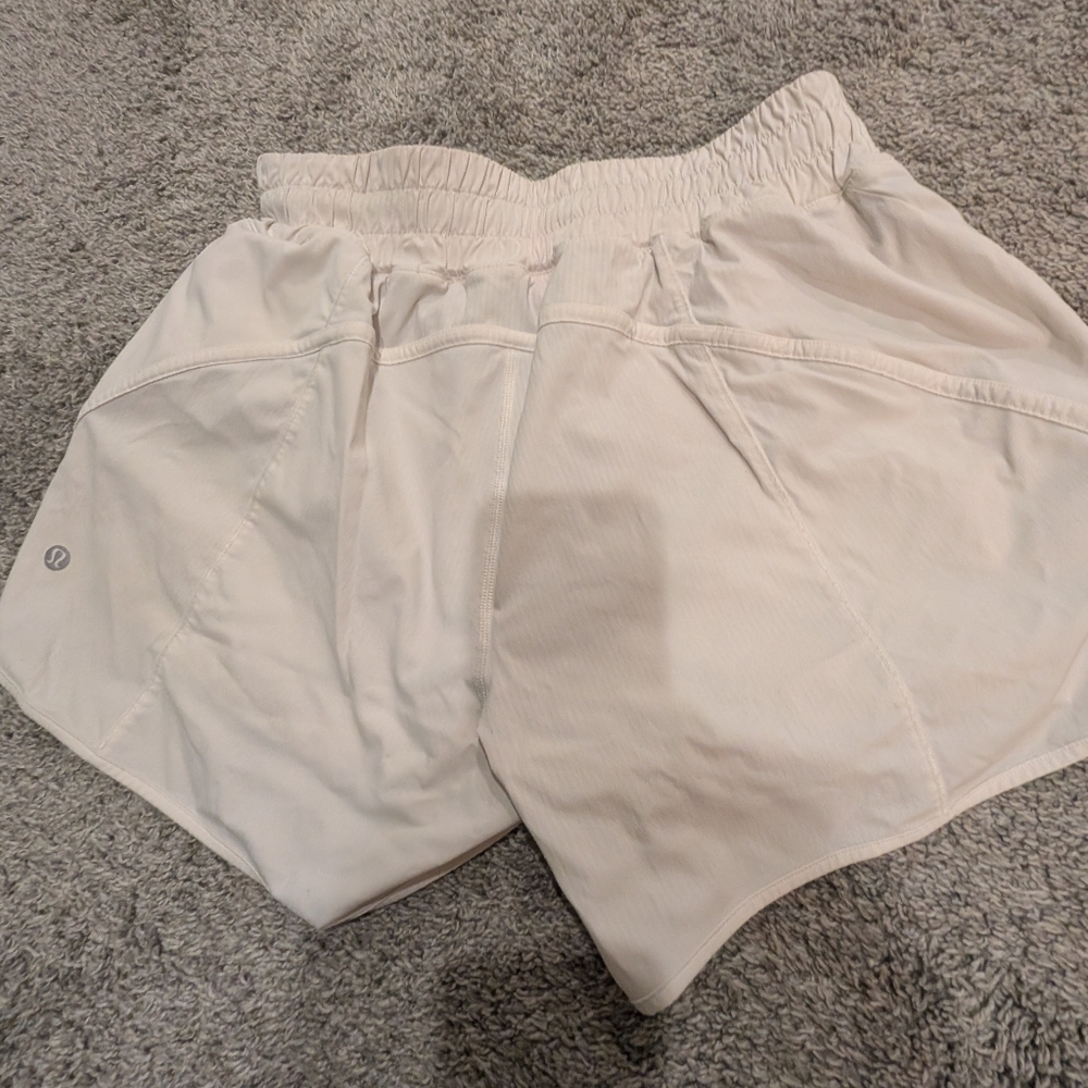 Lululemon Hottie Hot High-Rise Short 4" – Soft White – Size 8 - Picture 2 of 4